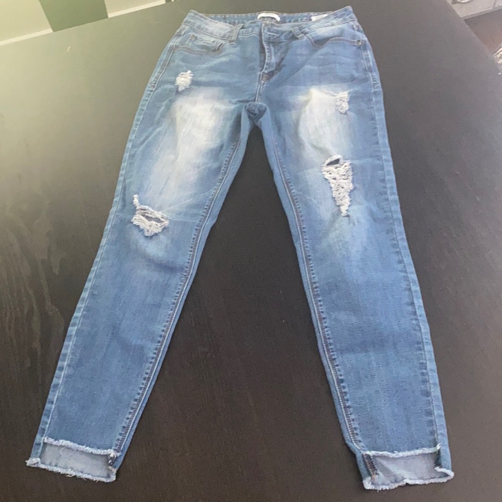 🔴5 for $25- Kensie destroyed skinny jeans 2/26